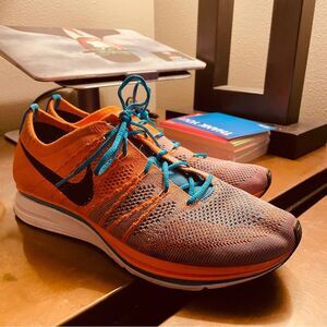 Nike Men's Orange 🍊 Balck BlueRunning Shoes Flyknit Trainer size 9 US 42.5